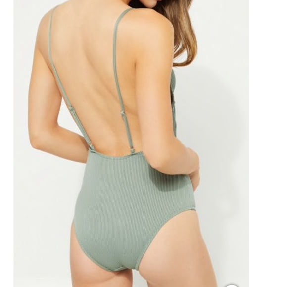 🌴NWT GREEN RIBBED KNIT ONE-PIECE - Picture 2 of 4